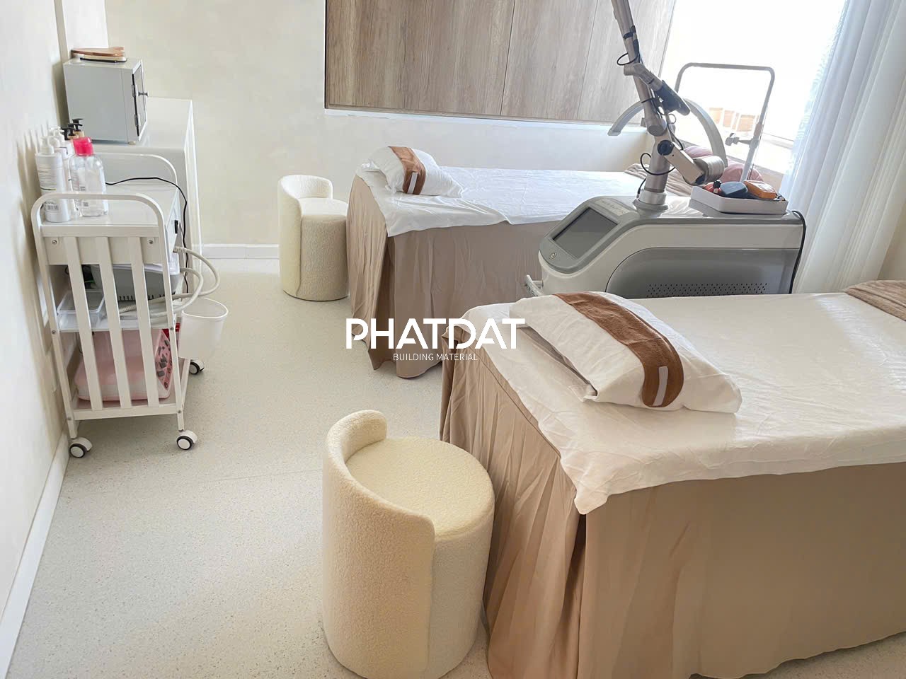 thảm sàn vinyl kháng khuẩn tại Ted's Clinic